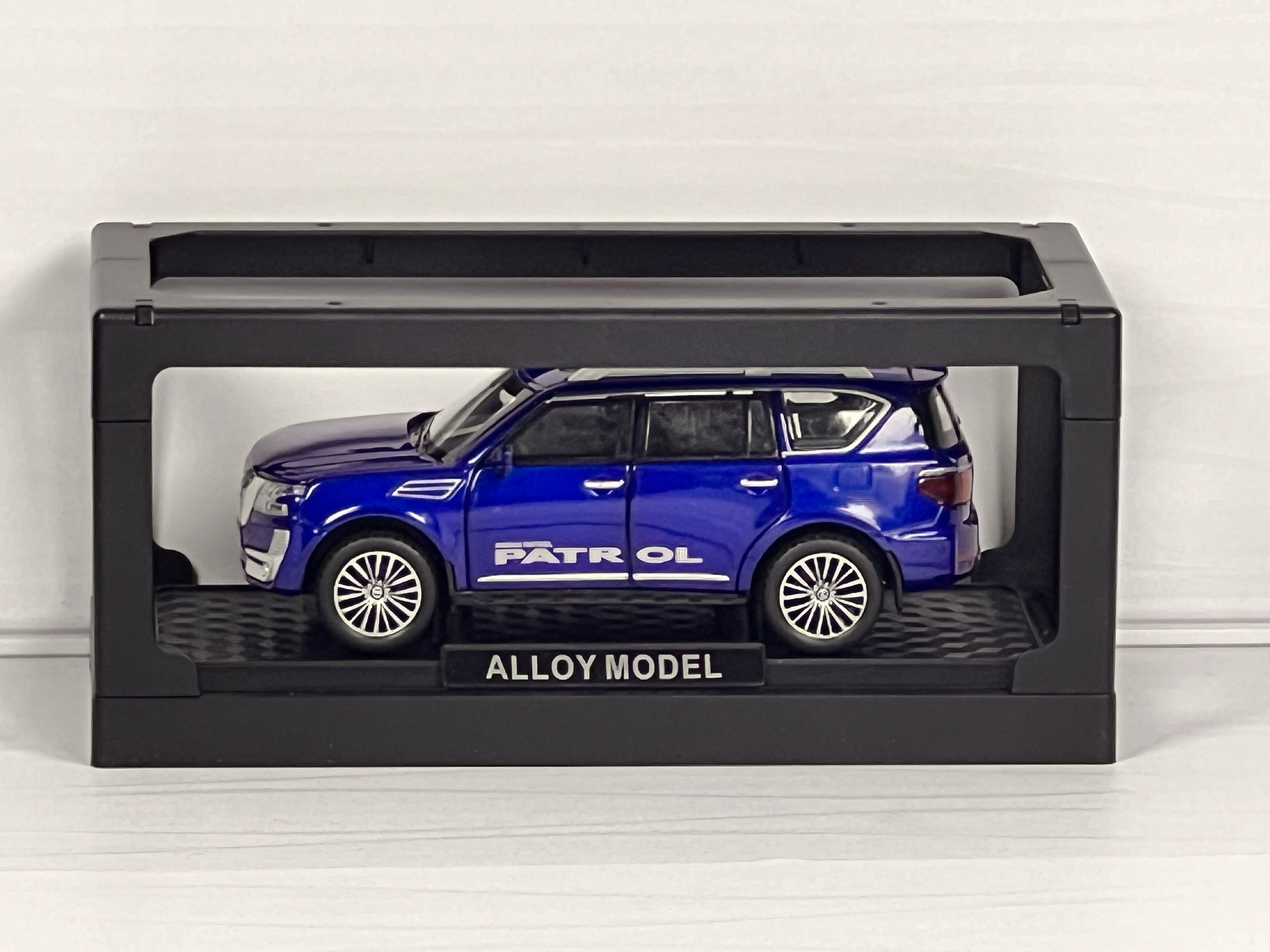 Toyota Land Cruiser LC300 Alloy Diecast Model (1:32 Scale)